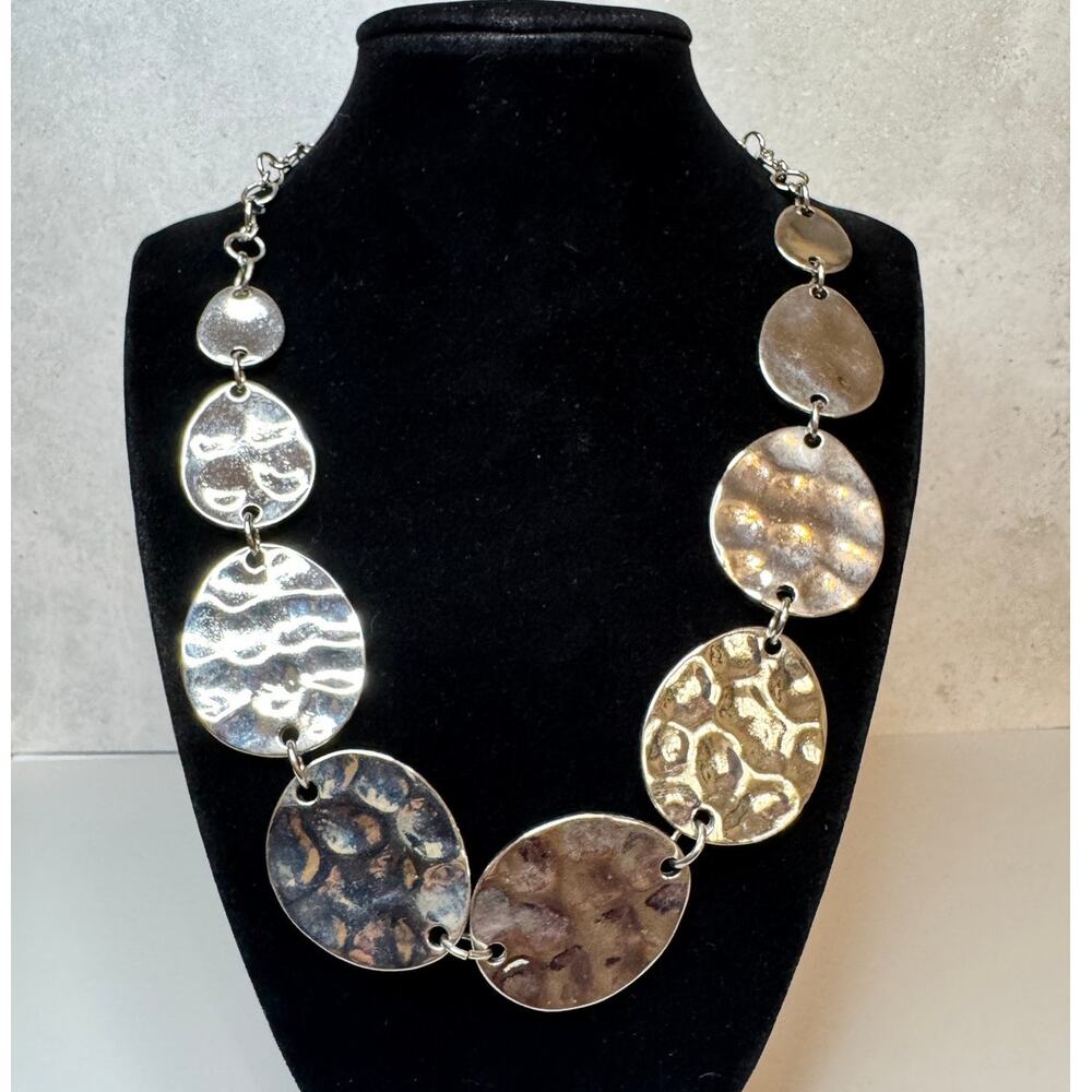 VNTG Jules B. Silver Tone Hammered Disc Bib Statement Necklace Graduated Collar - Picture 5 of 5